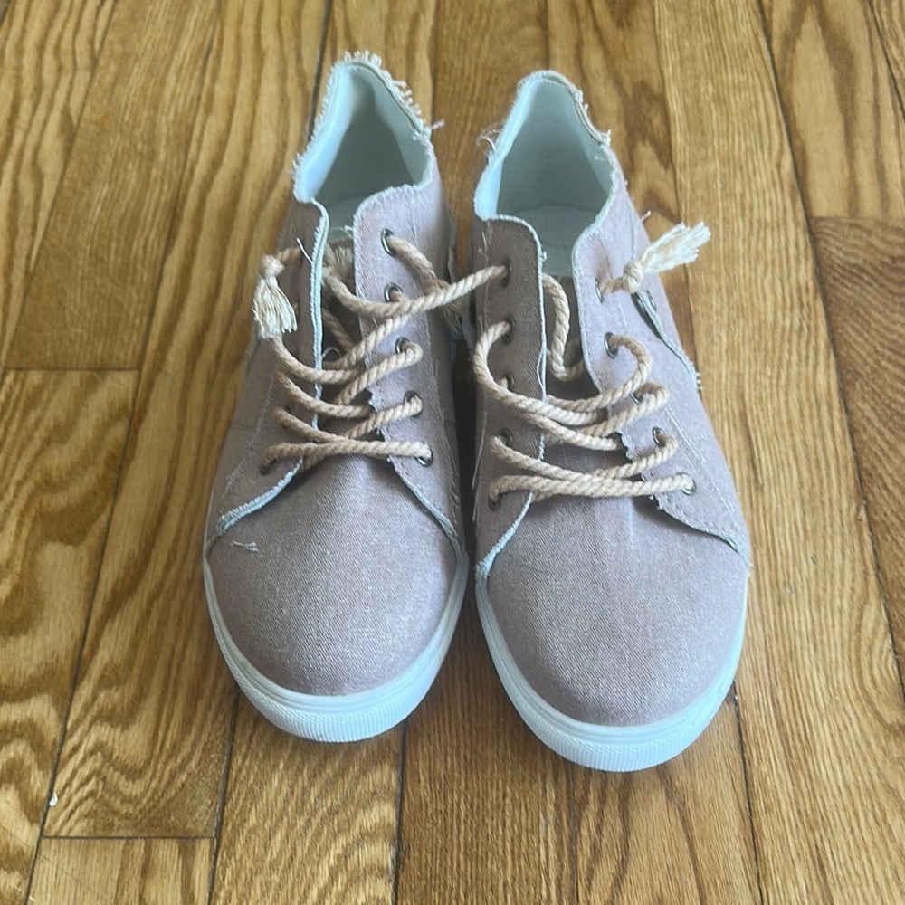 Women’s Casual Tan Shoes